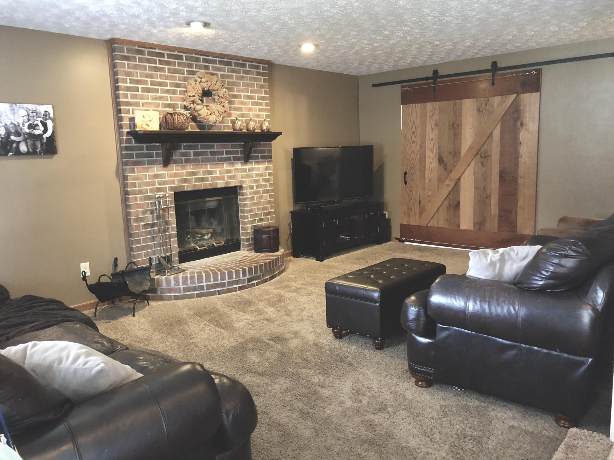 925 Tree Trunk Road Knoxville, TN 37934 - Photo 4 of 32 a living room with furniture and a fireplace