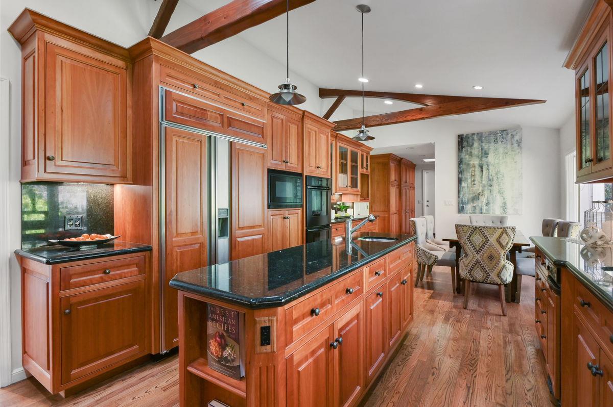 1105 Lakeview Drive Hillsborough, CA 94010 - Photo 11 of 48