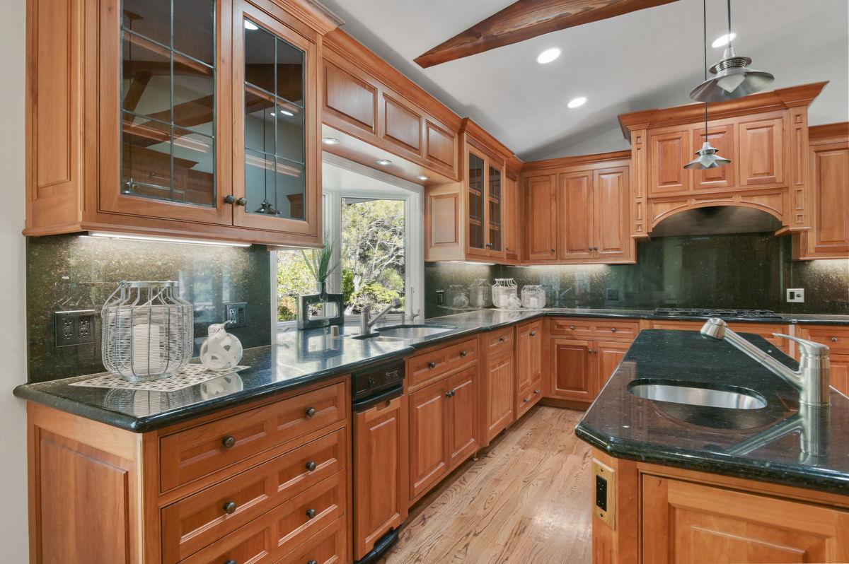 1105 Lakeview Drive Hillsborough, CA 94010 - Photo 12 of 48