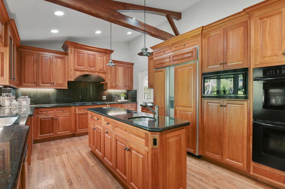 1105 Lakeview Drive Hillsborough, CA 94010 - Photo 14 of 48