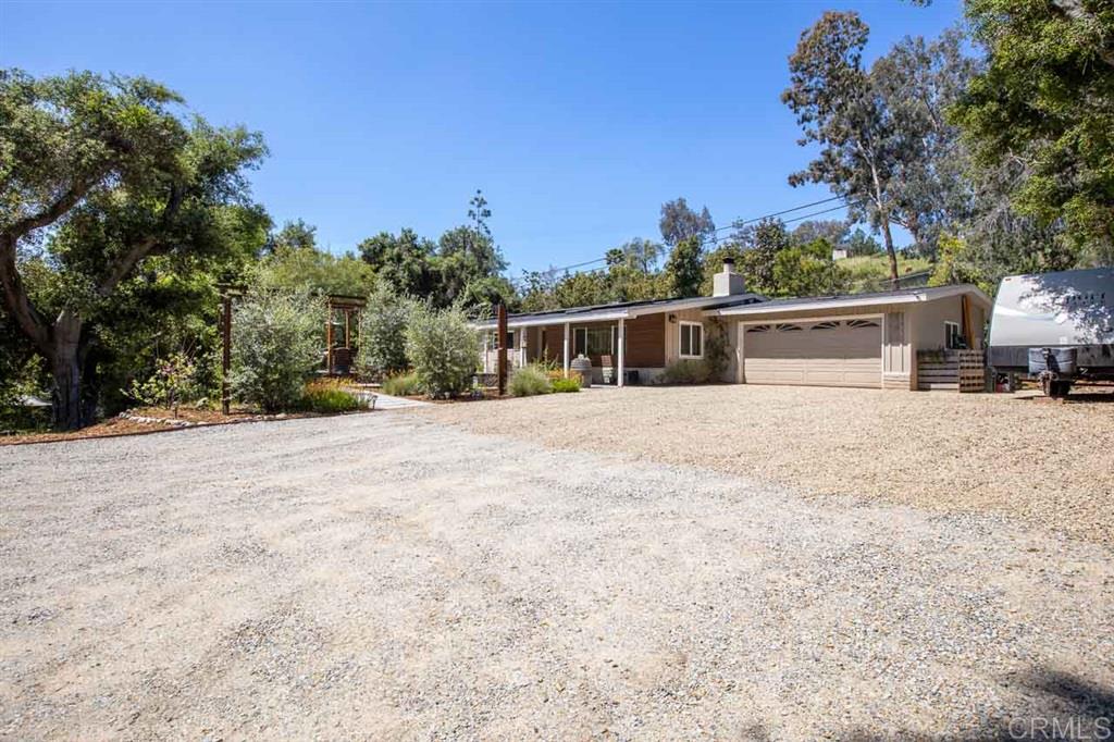 1950 Bluebell Lane Fallbrook, CA 92028 - Photo 3 of 25