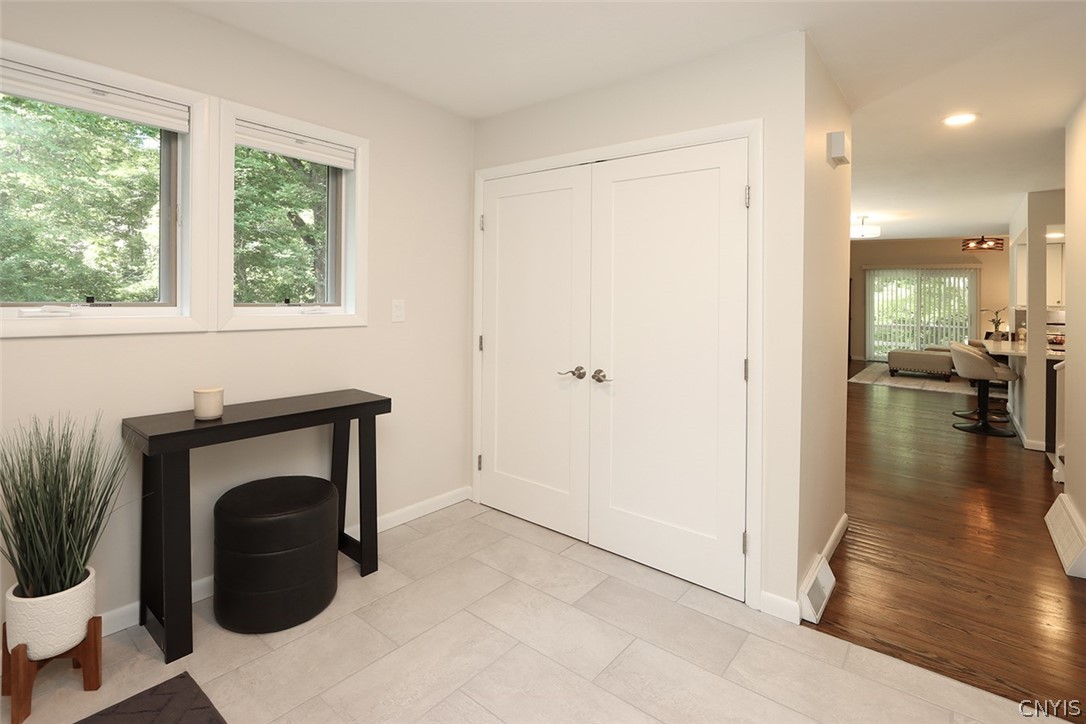 8646 Salt Springs Road Manlius, NY 13104 - Photo 3 of 48
