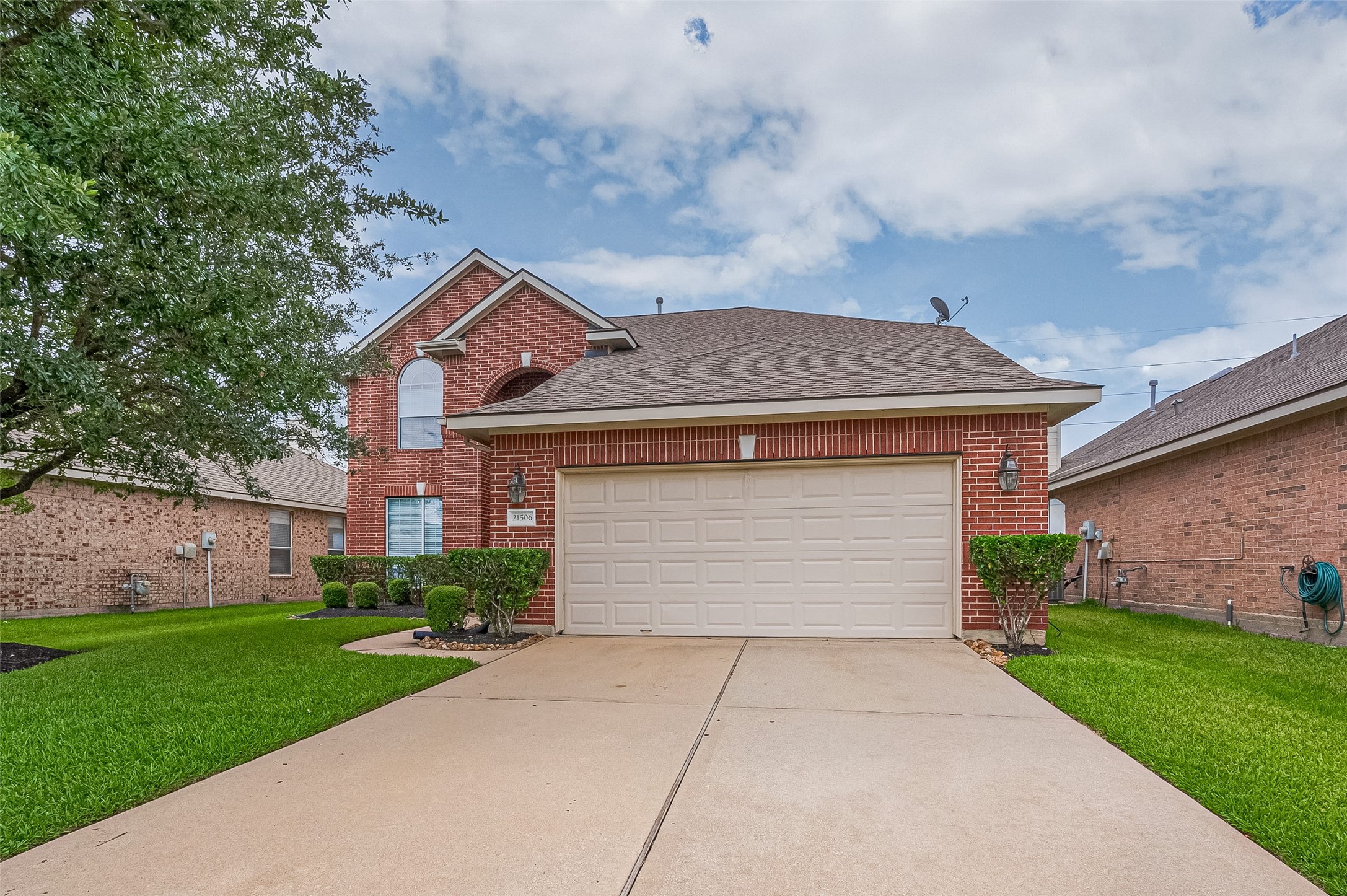 21506 Avalon Queen Drive Spring, TX 77379 - Photo 5 of 48 a front view of house with yard
