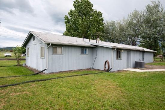 6681 Domino Road Central Point, OR 97502 - Photo 3 of 17 a house view with a garden space