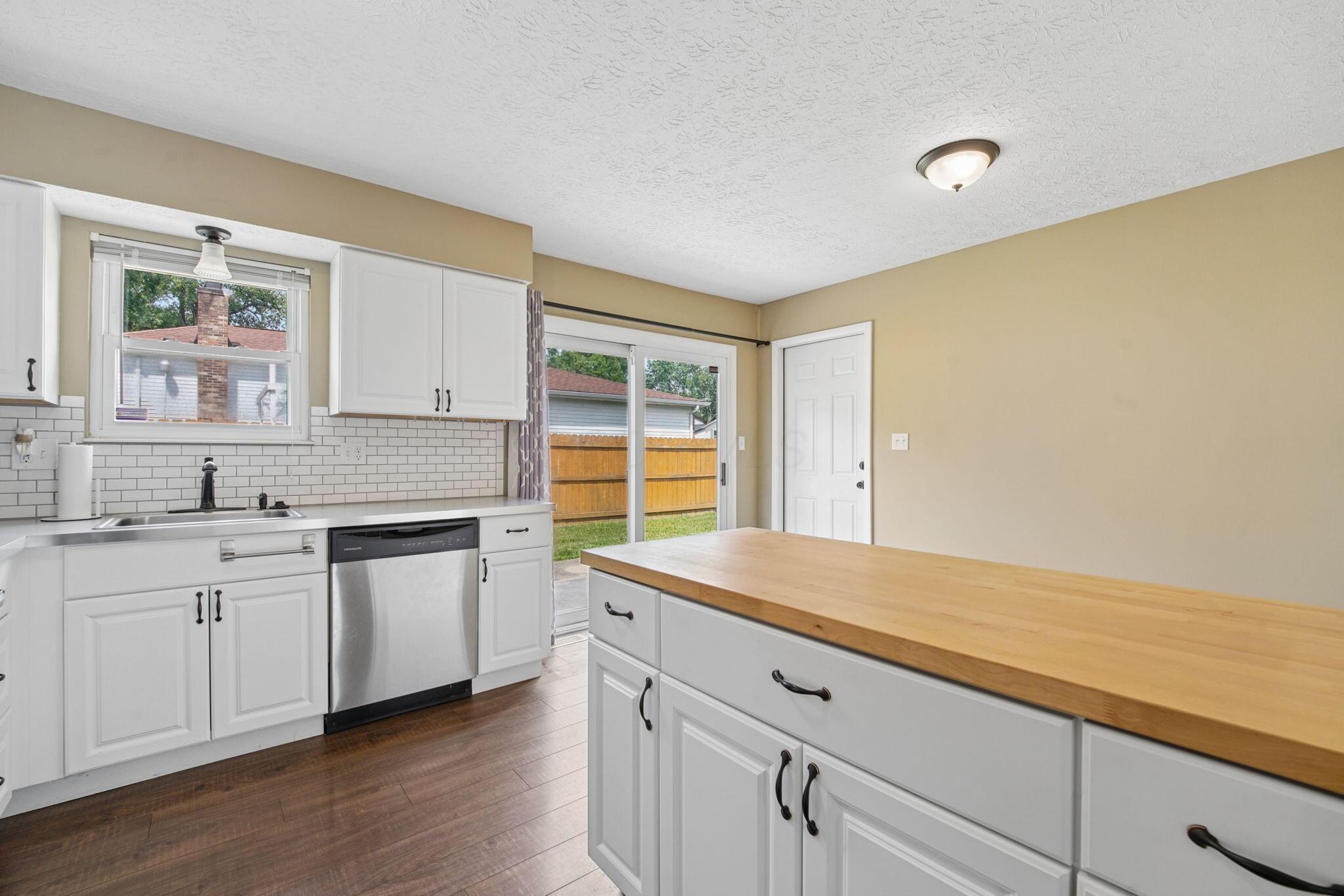 4909 Dunlap Road Columbus, OH 43229 - Photo 8 of 38 8-web-or-mls-4909-dunlap-rd