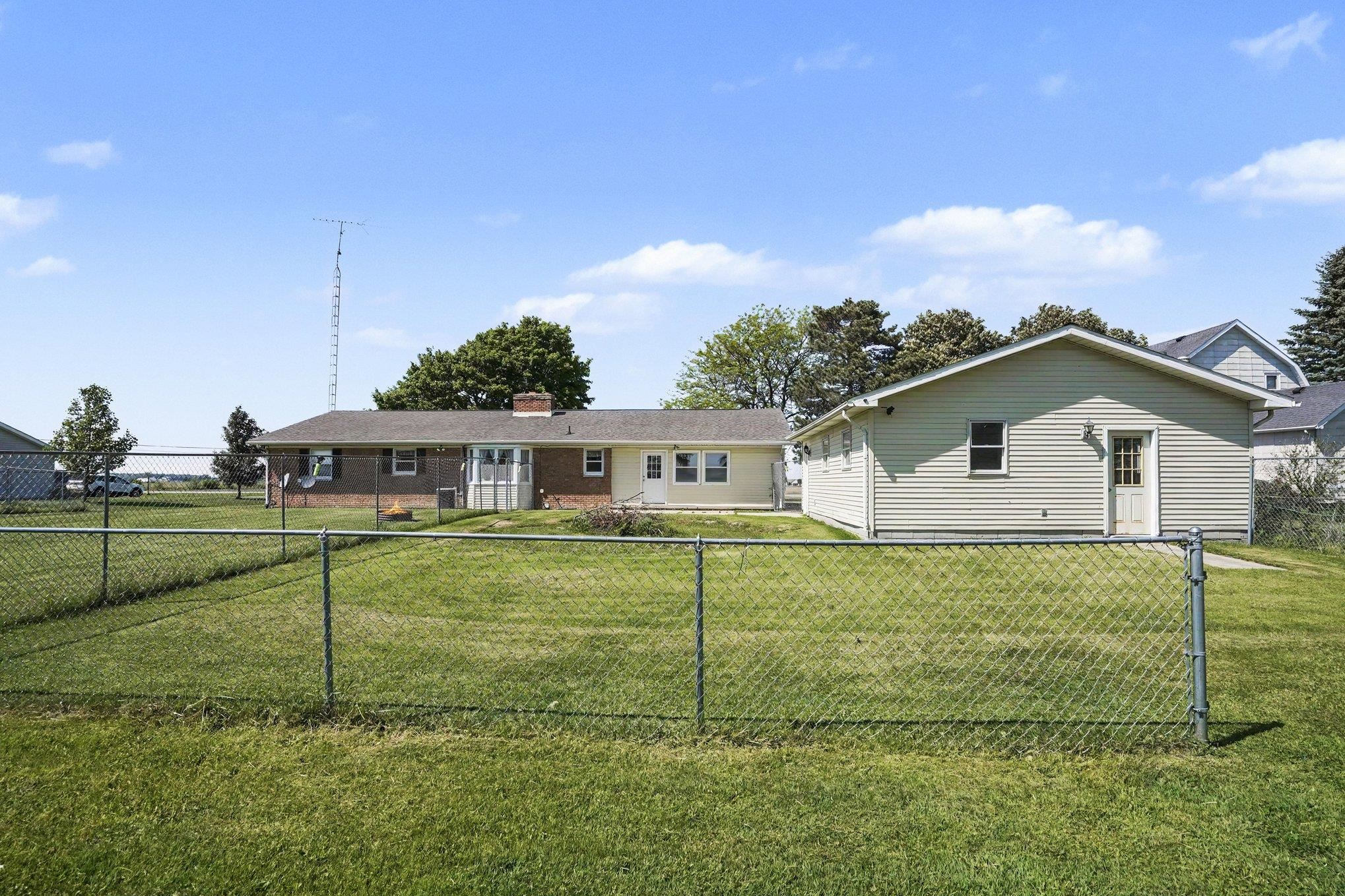 4925 West Freeland Road Saginaw, MI 48604 - Photo 6 of 32