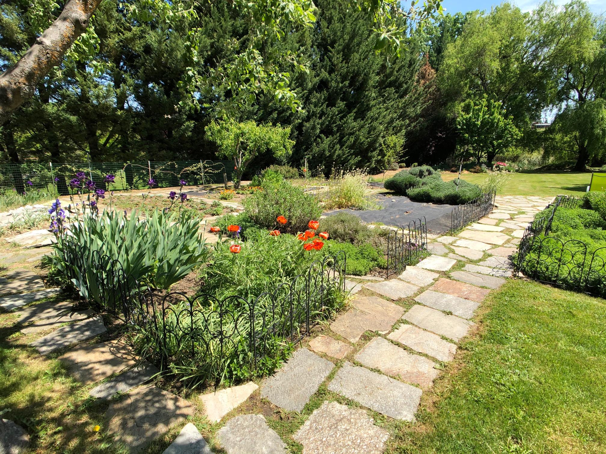 6915 Rapp Lane Talent, OR 97540 - Photo 6 of 40 Garden