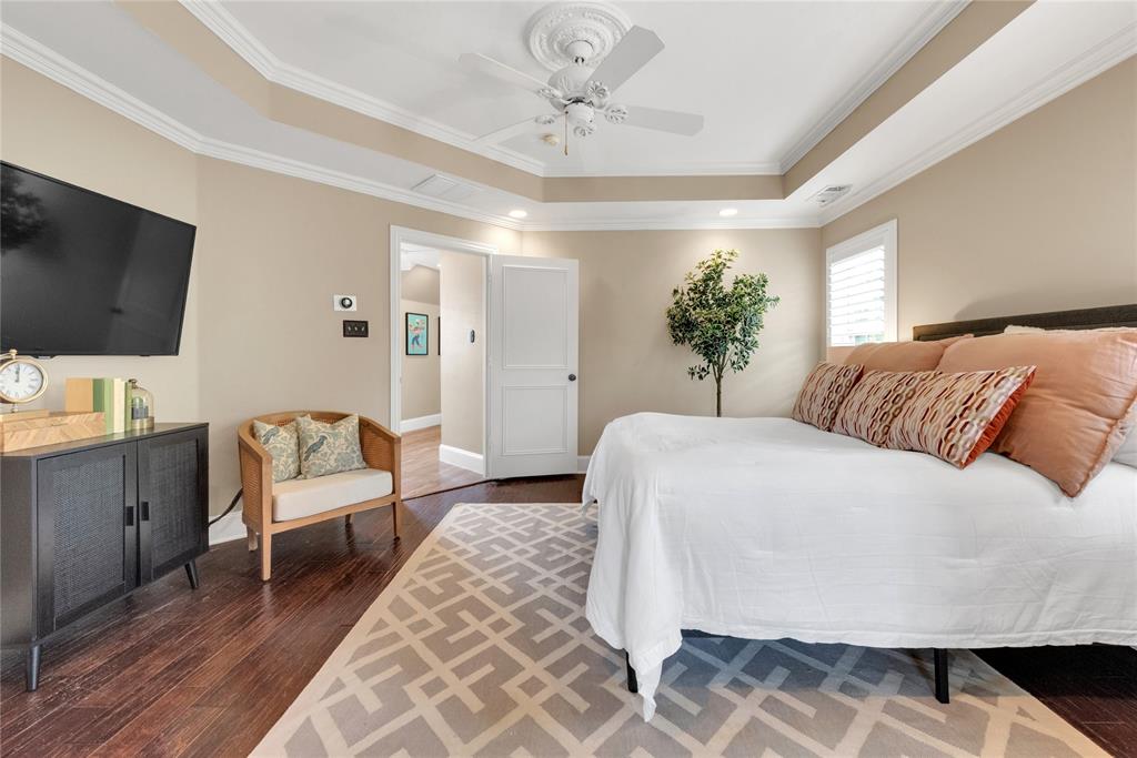 5102 Ridgedale Avenue Dallas, TX 75206 - Photo 16 of 27 Tray ceiling with crown molding, ceiling fan, dark wood-finish flooring, plantation shutters, and recessed lighting