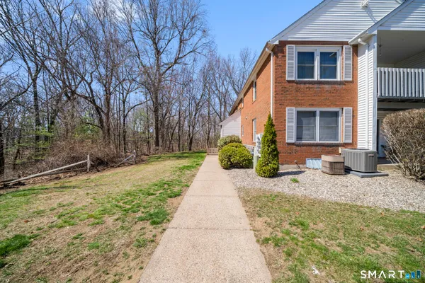 $207,900 | 7 Concorde Way, Unit B2, Windsor Locks, CT 06096