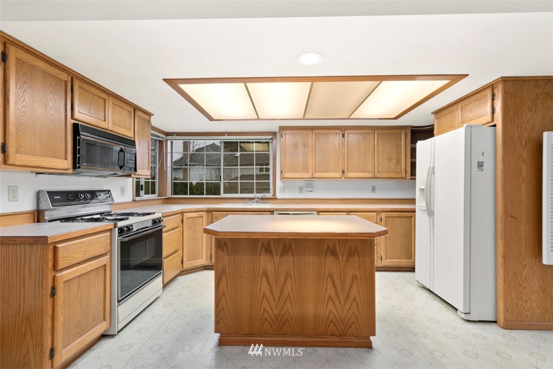 242 Middlefield Road Bellingham, WA 98225 - Photo 12 of 31 a kitchen with stainless steel appliances granite countertop a stove and a refrigerator