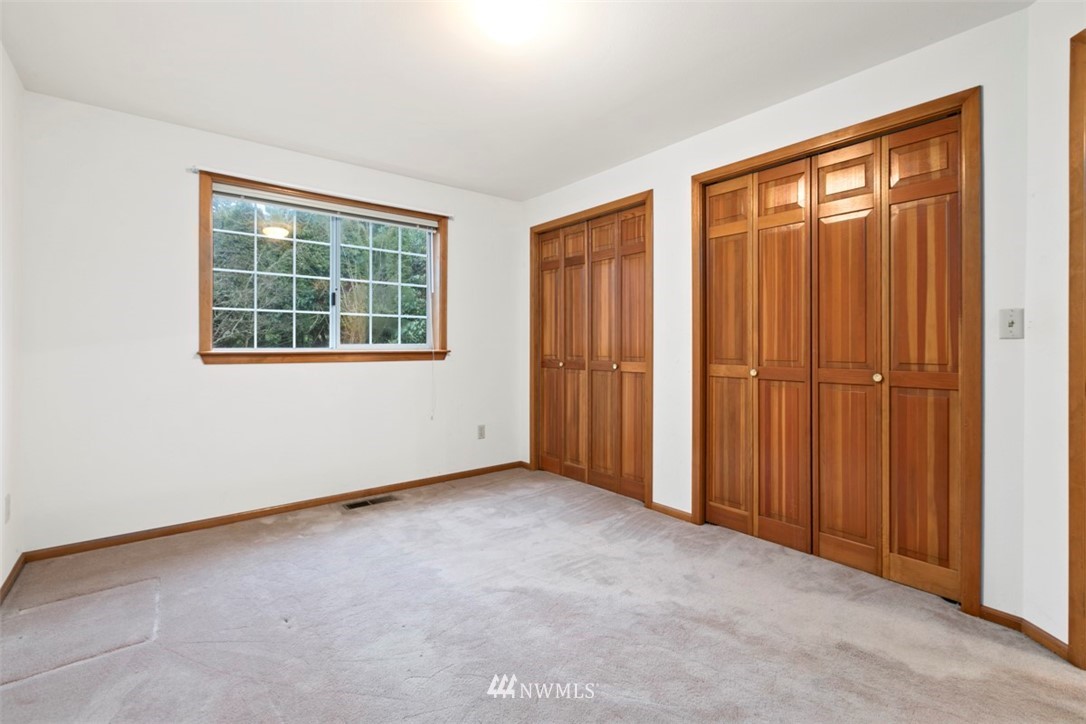 242 Middlefield Road Bellingham, WA 98225 - Photo 18 of 31 an empty room with windows