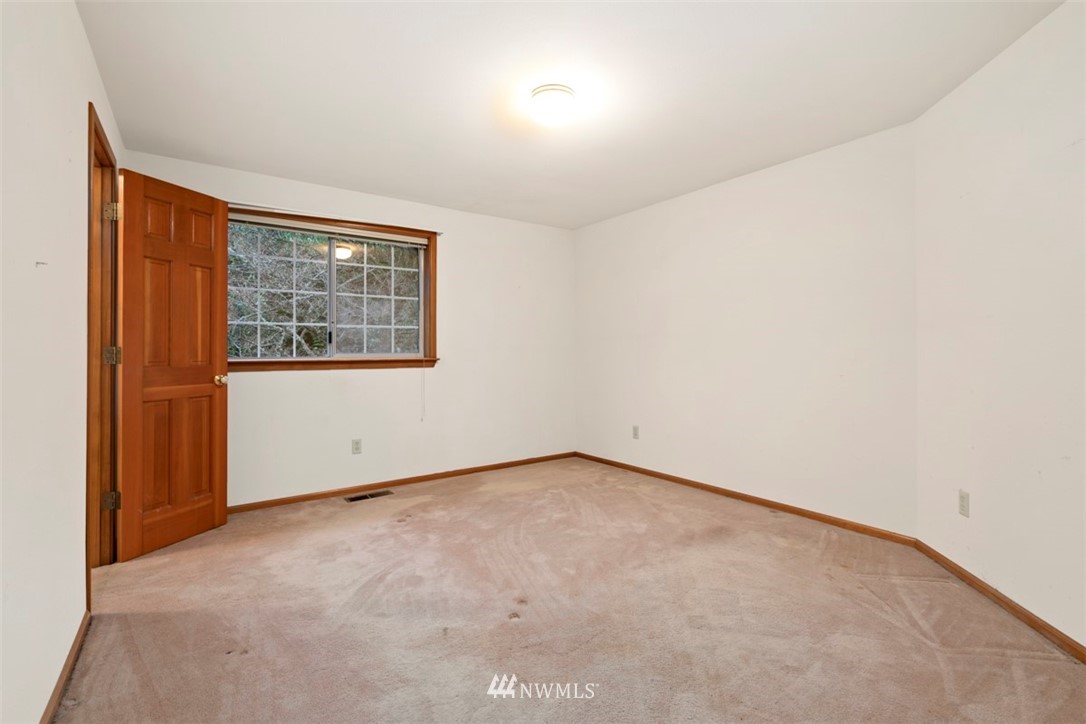 242 Middlefield Road Bellingham, WA 98225 - Photo 19 of 31 an empty room with a window