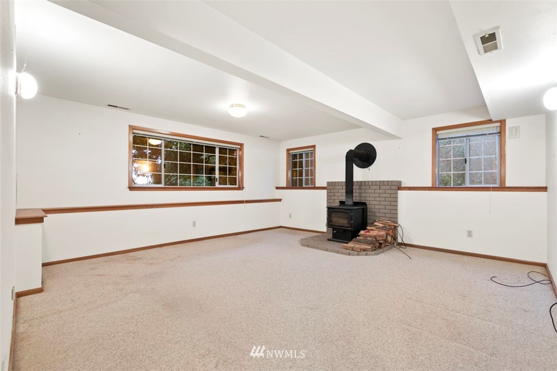 242 Middlefield Road Bellingham, WA 98225 - Photo 24 of 31 a living room with furniture and a window