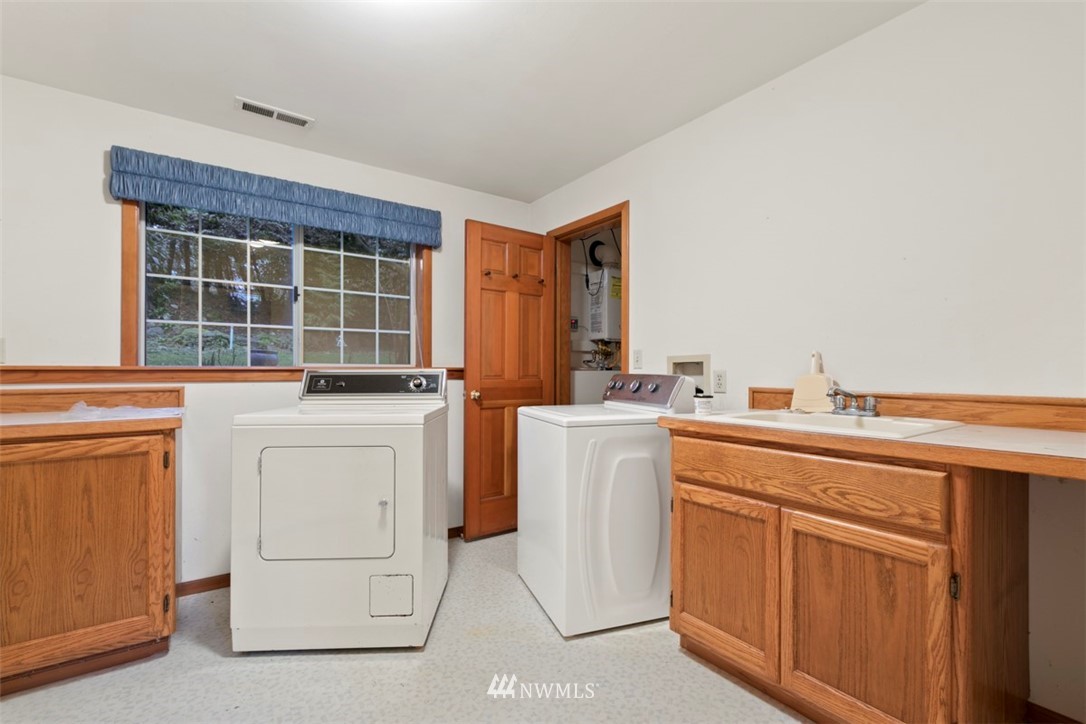 242 Middlefield Road Bellingham, WA 98225 - Photo 27 of 31 a utility room with dryer and washer