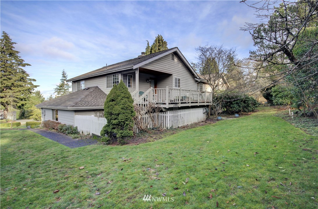242 Middlefield Road Bellingham, WA 98225 - Photo 28 of 31 front view of a house with a yard