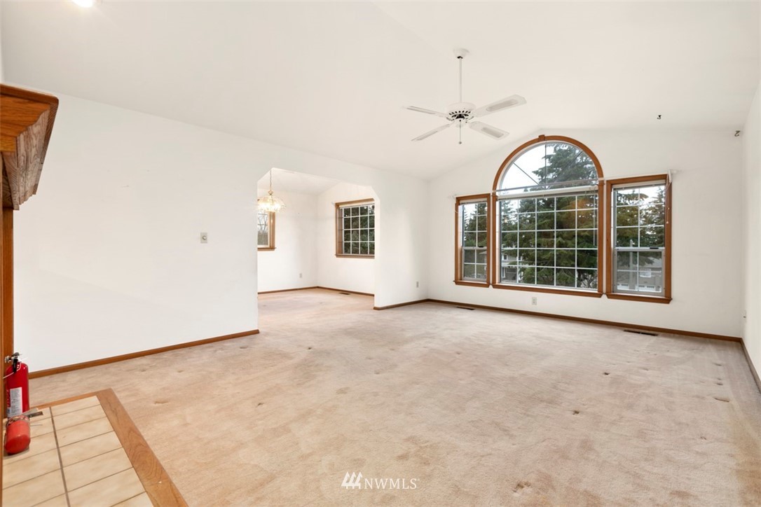 242 Middlefield Road Bellingham, WA 98225 - Photo 6 of 31 an empty room with windows