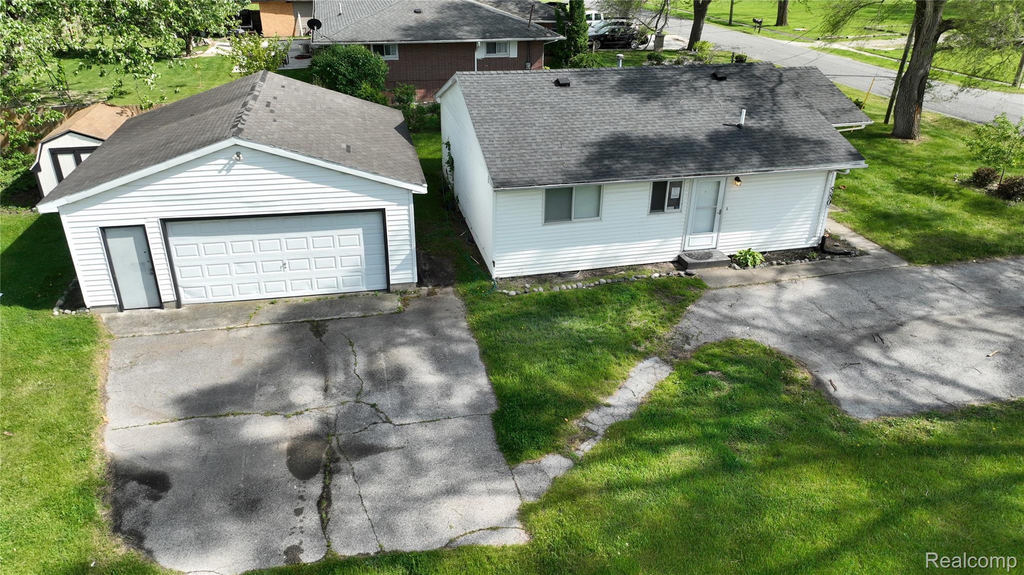 580 Sherman Road Saginaw, MI 48604 - Photo 7 of 24 dji_fly_20260519_165800_125_1779224334333_photo.jpg