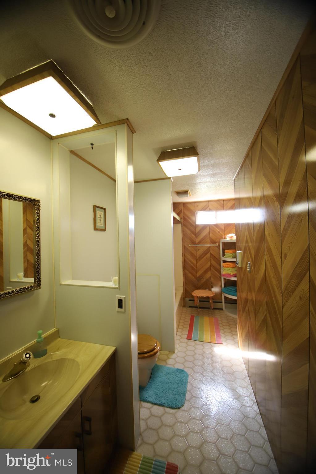 1904 Robinwood Road Baltimore, MD 21222 - Photo 23 of 29 Bath