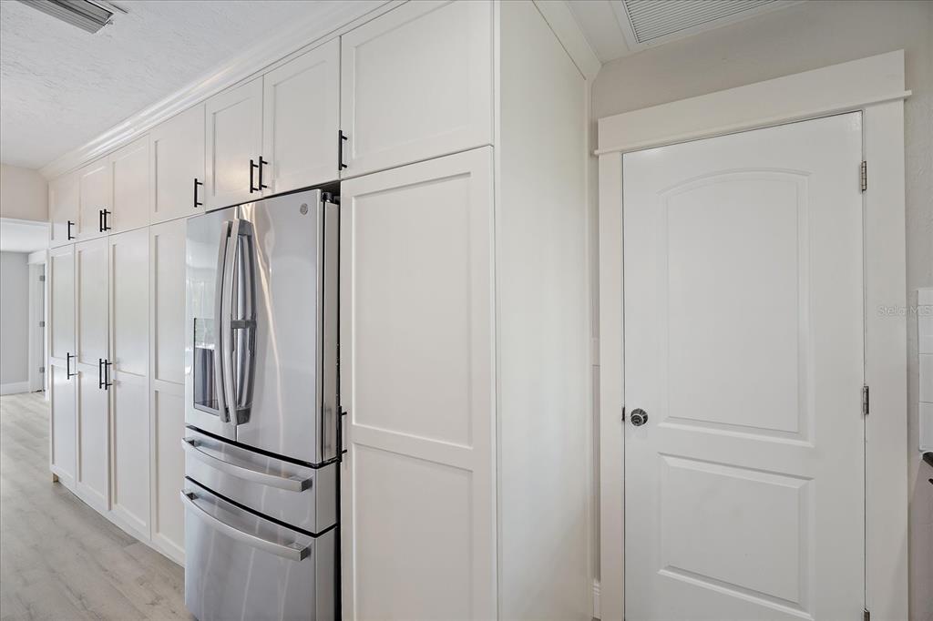 3118 Key Way Sarasota, FL 34239 - Photo 12 of 43
