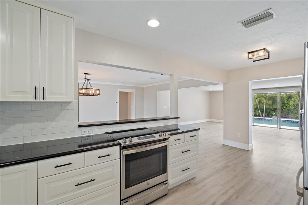 3118 Key Way Sarasota, FL 34239 - Photo 8 of 43