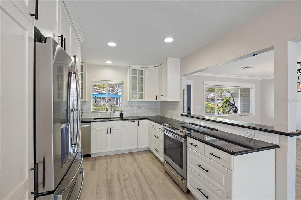 3118 Key Way Sarasota, FL 34239 - Photo 9 of 43
