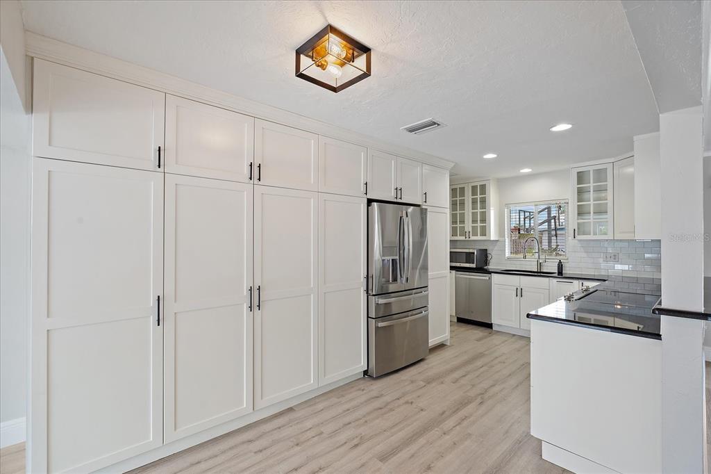 3118 Key Way Sarasota, FL 34239 - Photo 10 of 43