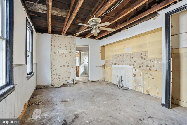 a view of livingroom with an empty space