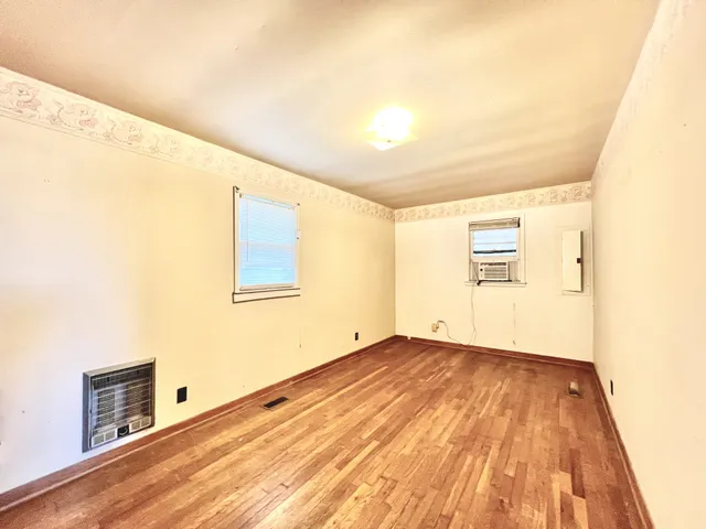 a view of empty room with window