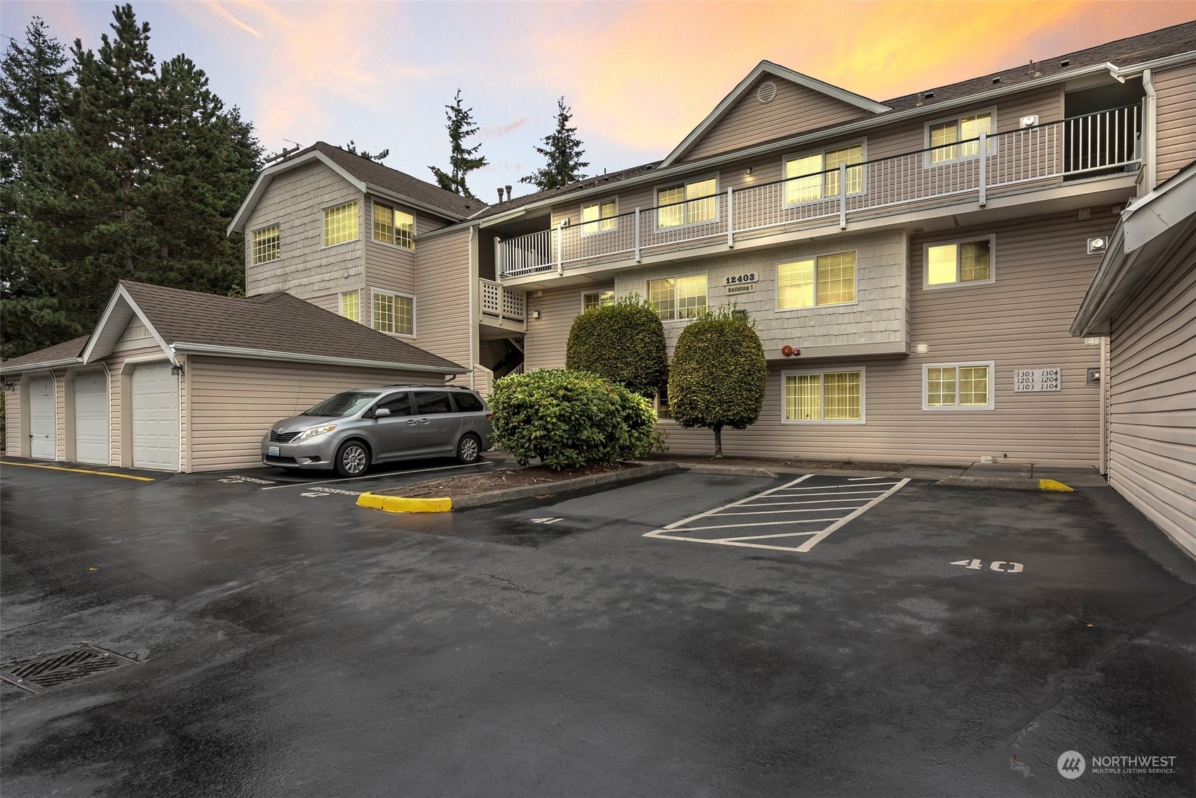 12403 4th Avenue West, Unit 1102 Everett, WA 98204 - Photo 1 of 16