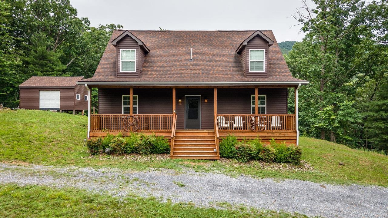 159 Park View Shenandoah, VA 22849 - Photo 40 of 70 a front view of a house with garden