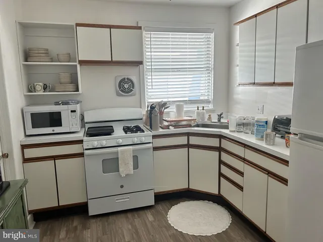 $2,500 | 12 North Swarthmore Avenue, Ventnor City, NJ 08406