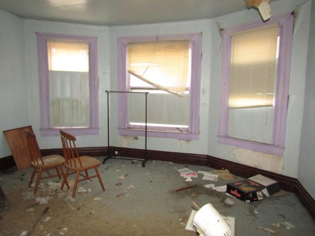 500 East 2nd Avenue Tarentum, PA 15084 - Photo 17 of 30 a backyard of a house with table and chairs