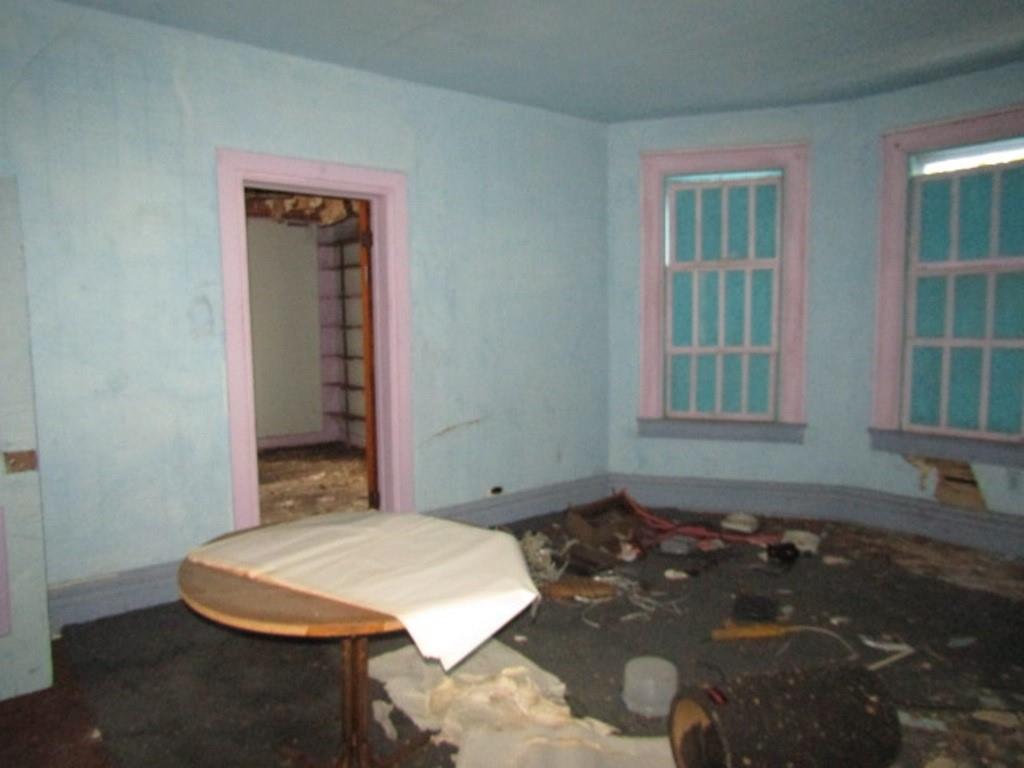 500 East 2nd Avenue Tarentum, PA 15084 - Photo 21 of 30 a room with a bed and a window