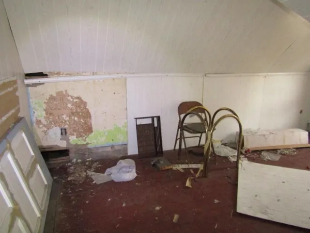 a view of empty room with windows