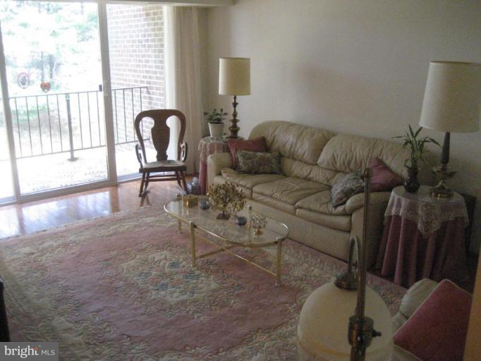 1404 Northgate Square, Unit 4/12B Reston, VA 20190 - Photo 5 of 8 Living Room