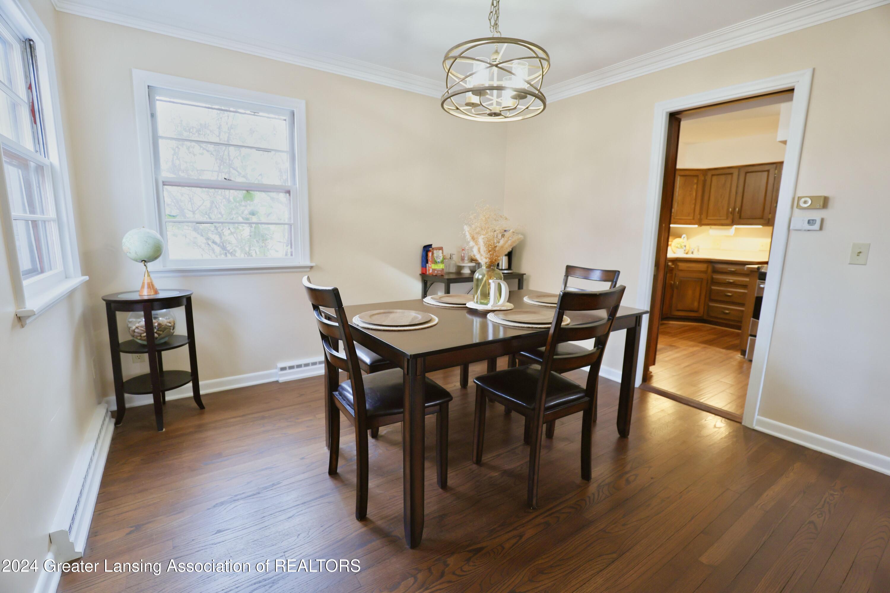2505 Chatham Road Lansing, MI 48910 - Photo 8 of 31 Dining rooom2