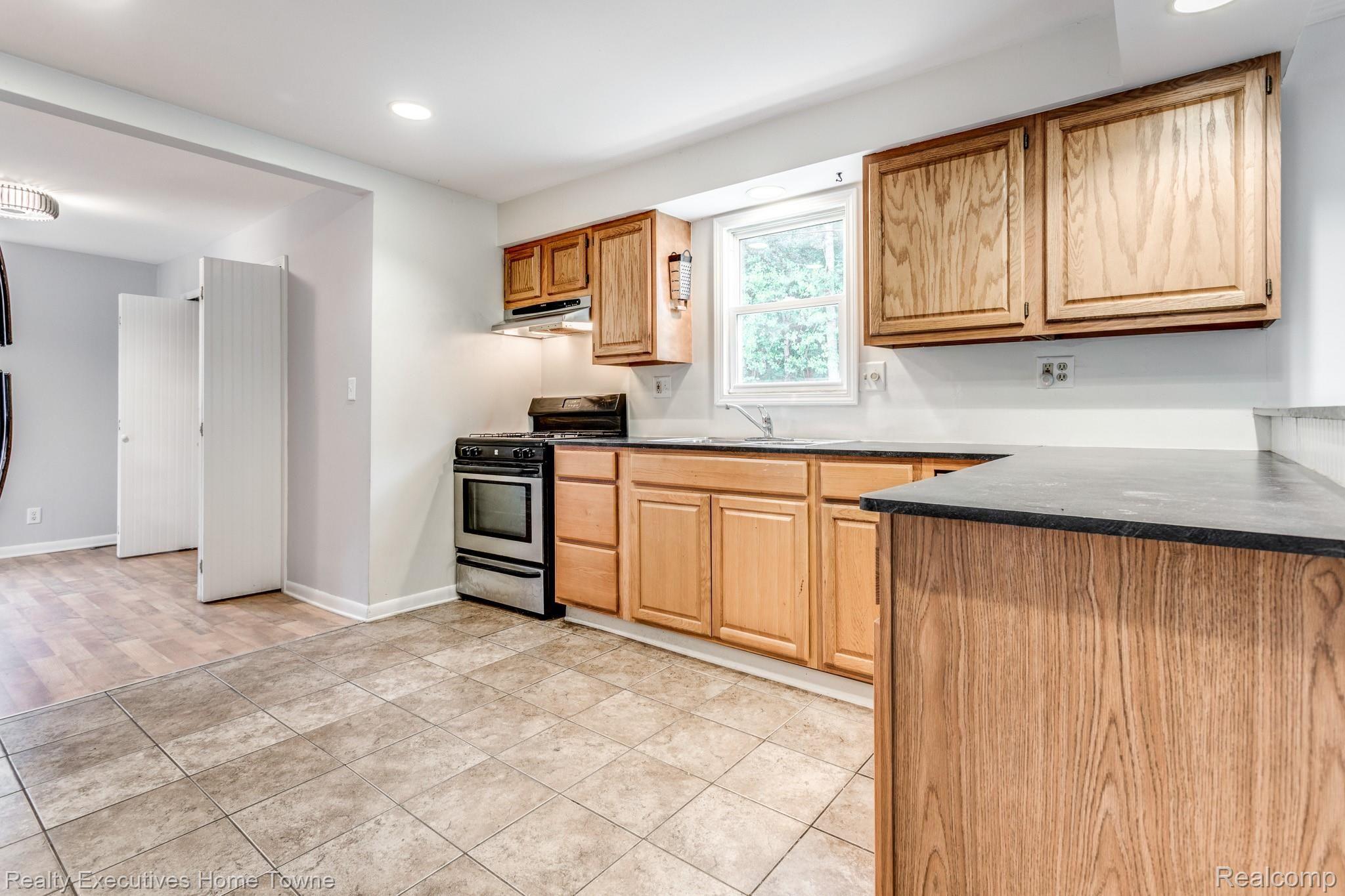 1803 Maple Road Smiths Creek, MI 48074 - Photo 7 of 32 1803 Maple Rd (19 of 37).jpg