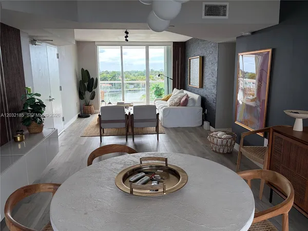$9,500 | 5900 Collins Avenue, Unit 702, Miami Beach, FL 33140