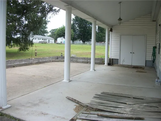 a view of a house with a backyard