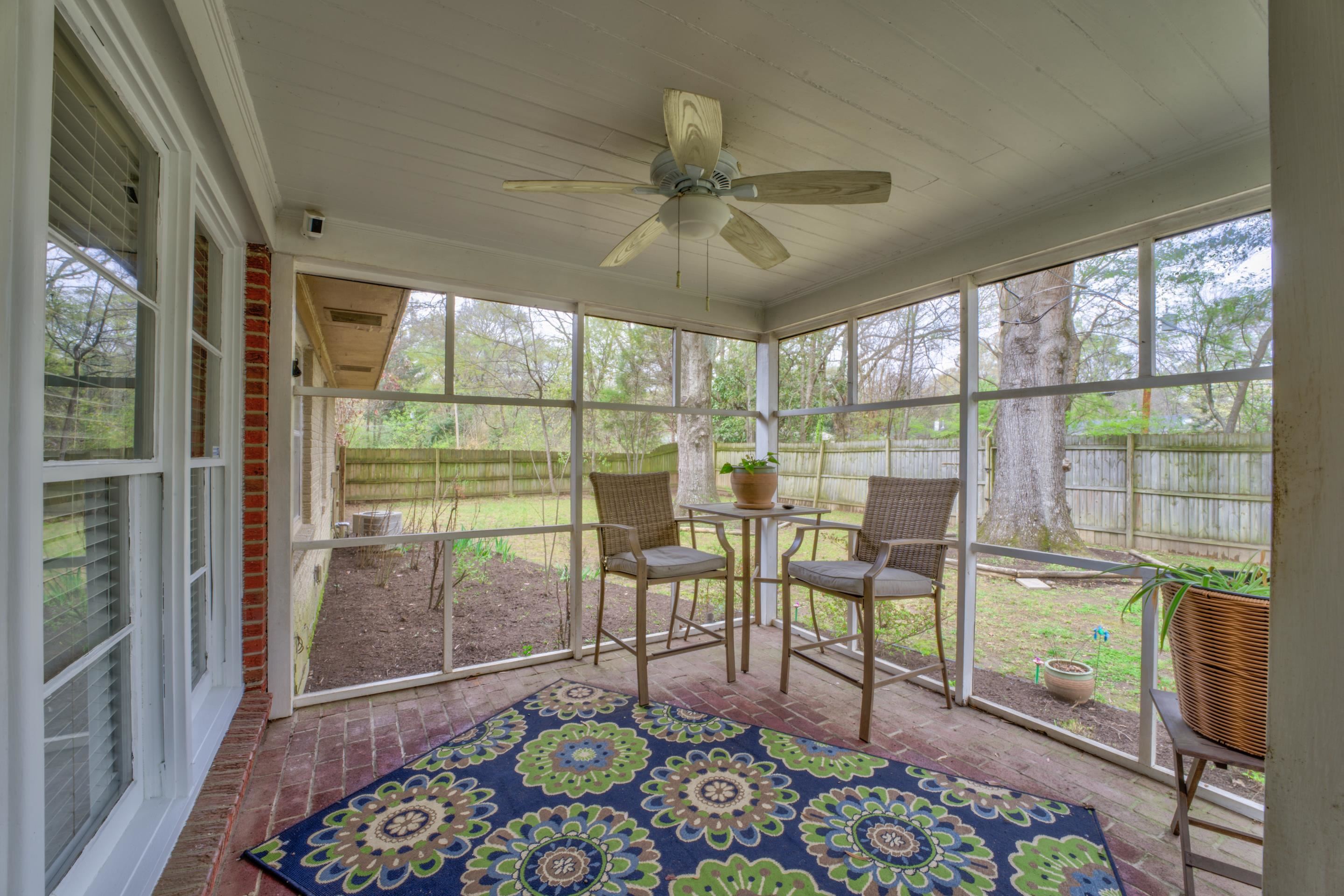 4682 Kaye Road Memphis, TN 38117 - Photo 11 of 17 a living room with hardwood floor and a table