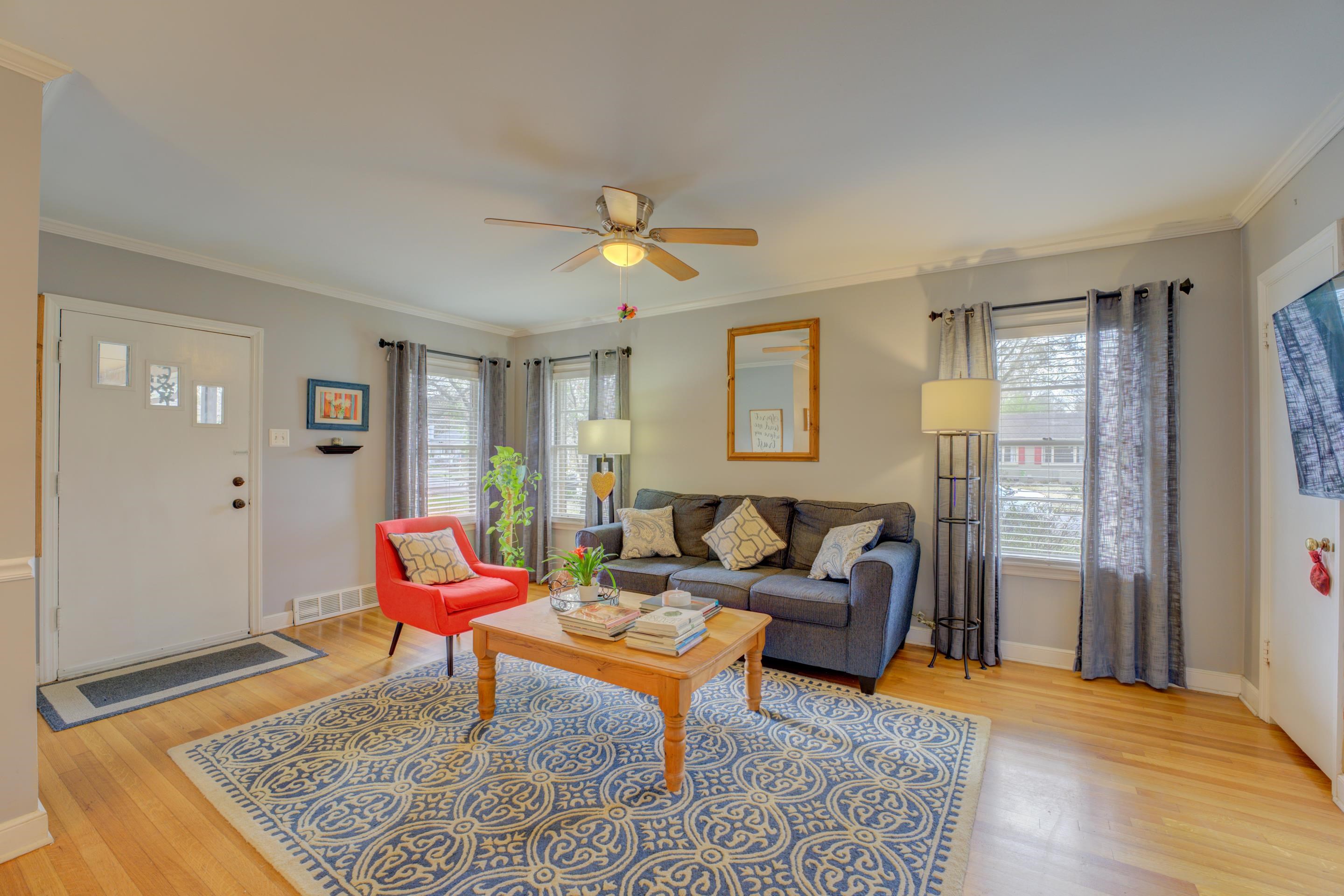 4682 Kaye Road Memphis, TN 38117 - Photo 2 of 17 a living room with furniture and wooden floor