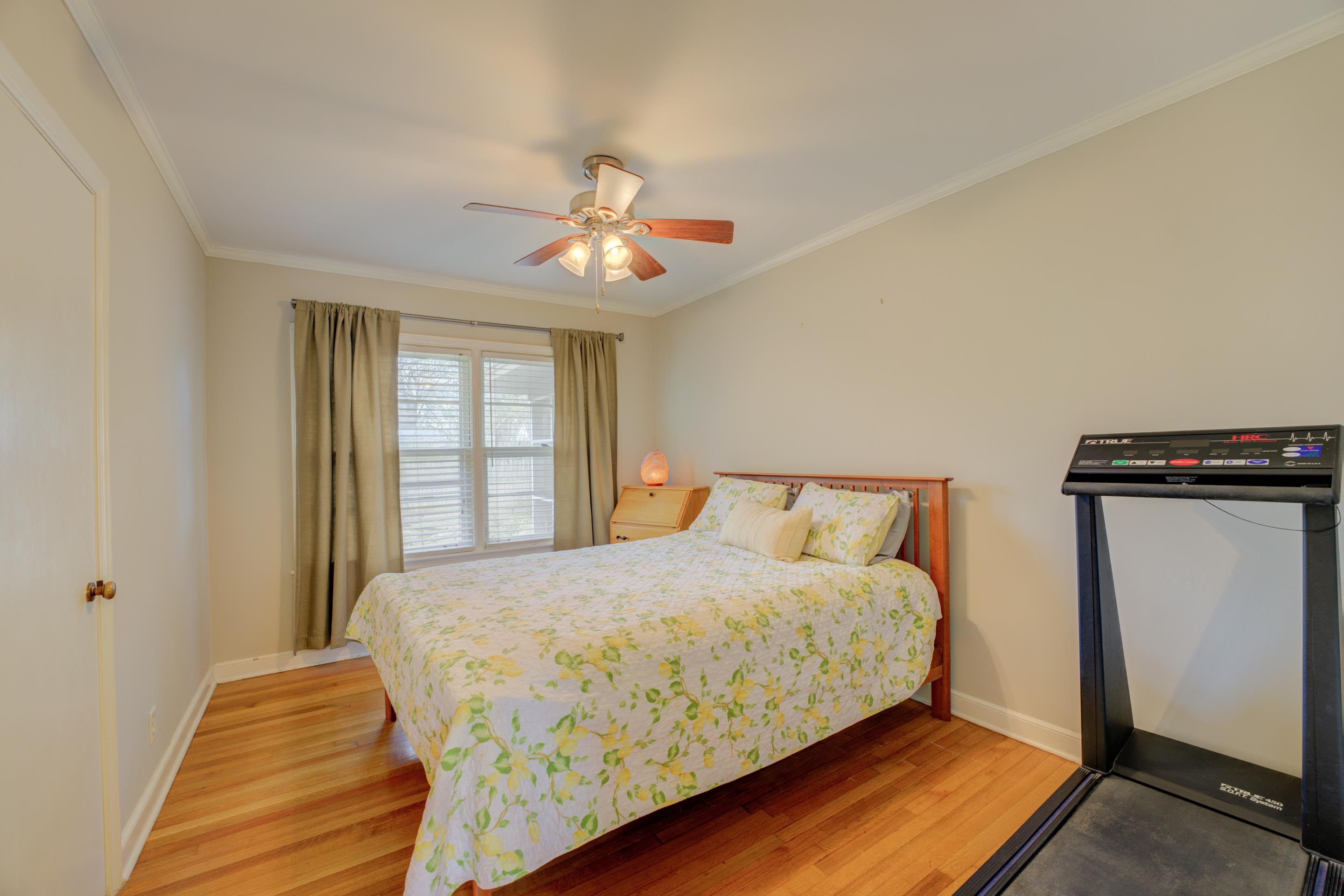 4682 Kaye Road Memphis, TN 38117 - Photo 7 of 17 a bedroom with a bed and a window