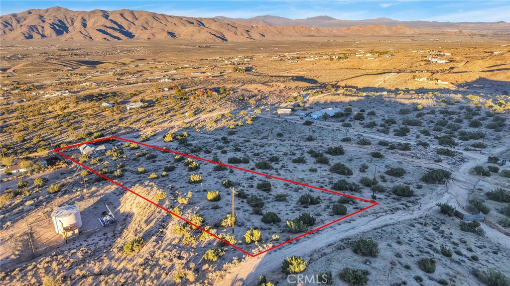25735 Santa Rosa Road Apple Valley, CA 92308 - Photo 29 of 33 a view of an outdoor space with mountain view