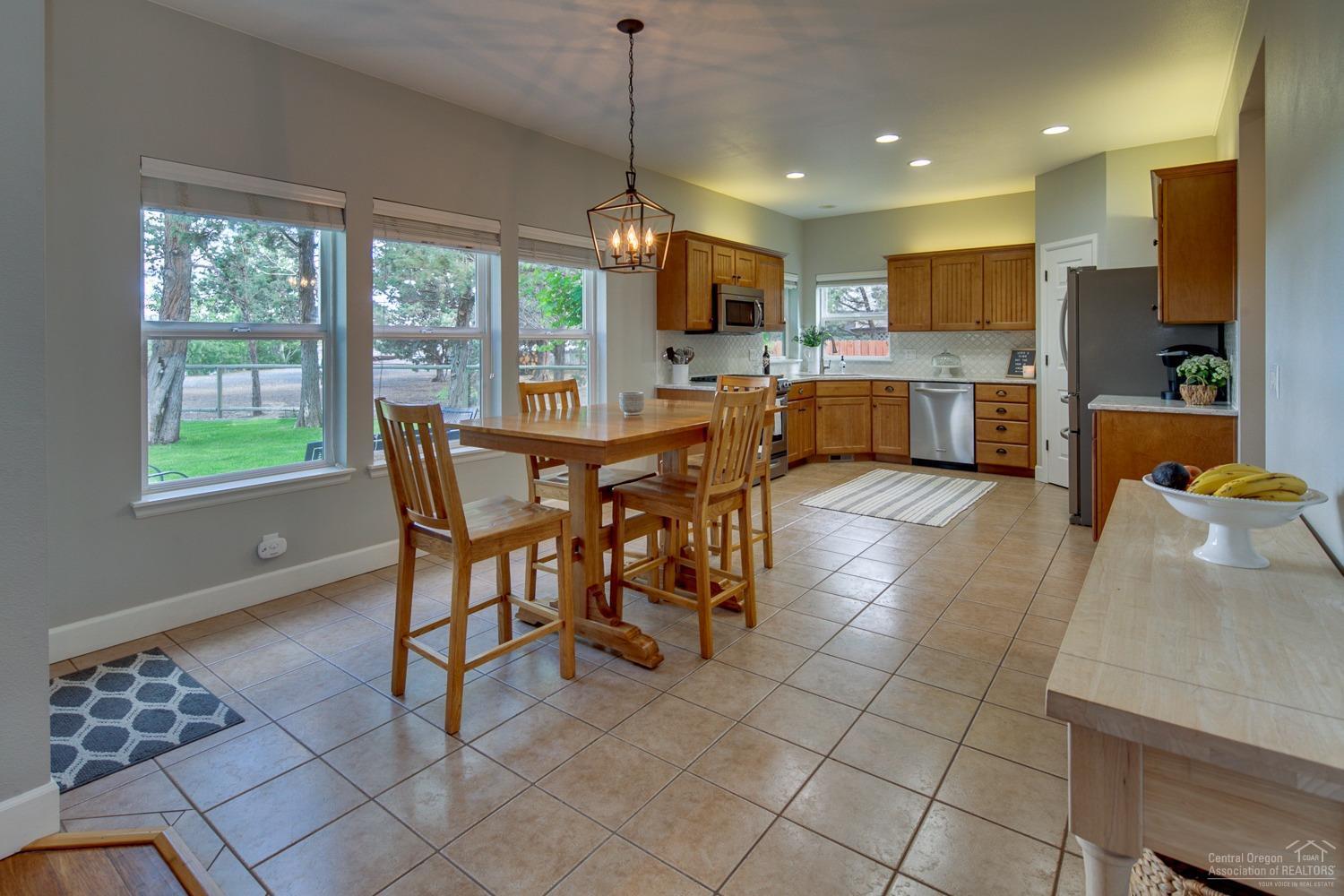 61197 Ridgewater Loop Bend, OR 97702 - Photo 10 of 25 A large dining area allows plenty of roo