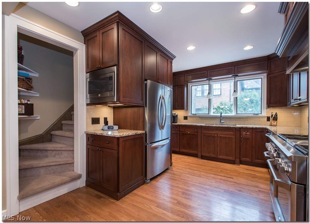 2879 Fontenay Road Cleveland, OH 44120 - Photo 13 of 35 Gallery Image 13