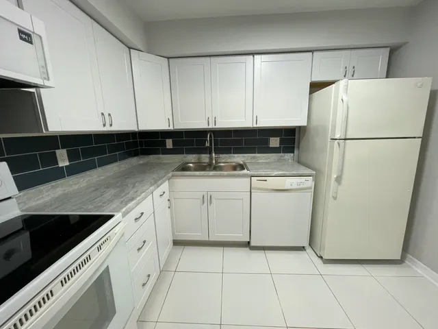 $2,000 | 9960 Pineapple Tree Drive, Unit 108, Boynton Beach, FL 33436