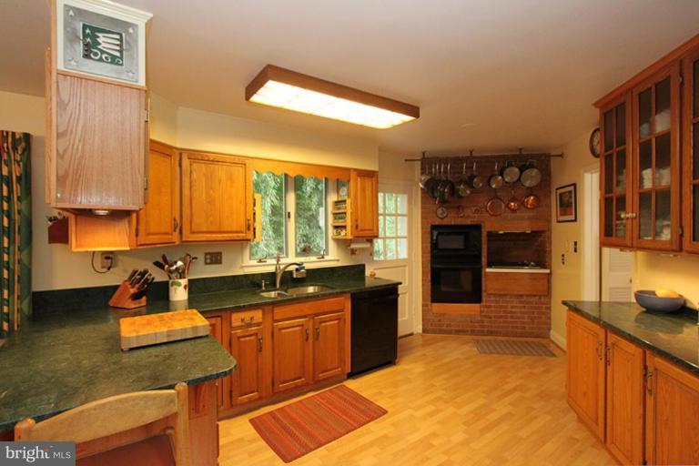 6105 Winnebago Road Bethesda, MD 20816 - Photo 11 of 27 Kitchen 3