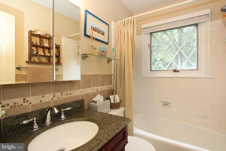 6105 Winnebago Road Bethesda, MD 20816 - Photo 18 of 27 Upstairs Hall Bath