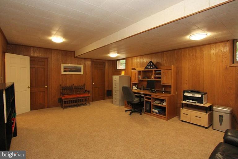 6105 Winnebago Road Bethesda, MD 20816 - Photo 21 of 27 Den/Study