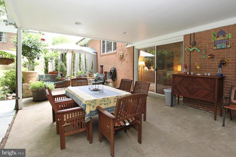 6105 Winnebago Road Bethesda, MD 20816 - Photo 25 of 27 Porch & Patio